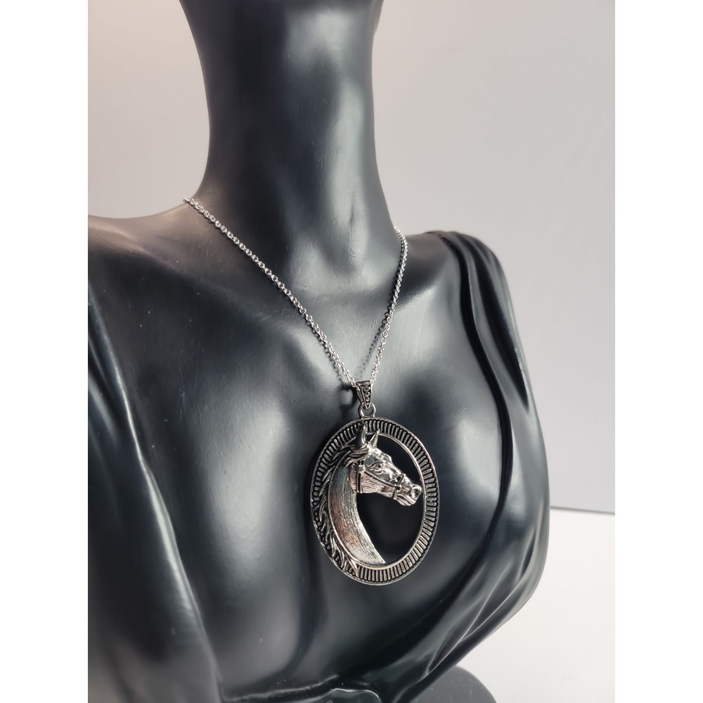 Vintage Silver Tone Horse Head Pendant Necklace Equestrian Western Oval Chain